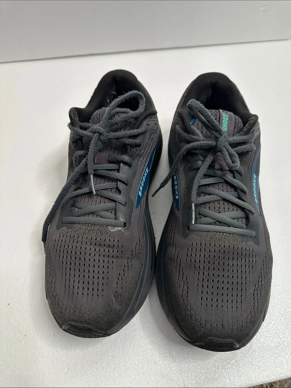 Brooks Men’s Ghost MAX2 Running Shoes - Black with Teal Accent size 11.5